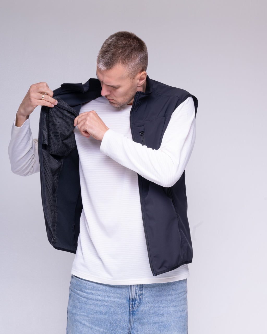 Black BeGrandfather softshell vest – view 2
